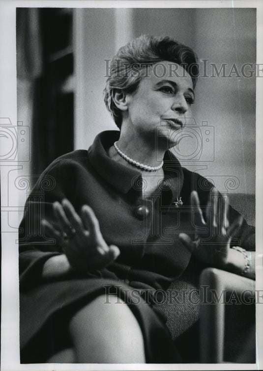 1964 Press Photo Genevieve Antoine Dariaux, author of French magazine, Elegance. - Historic Images
