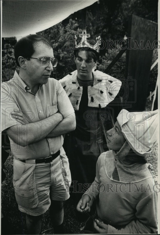 1988 Richard Di Prima talks with Dylan Powers and Rosie Hunter. - Historic Images