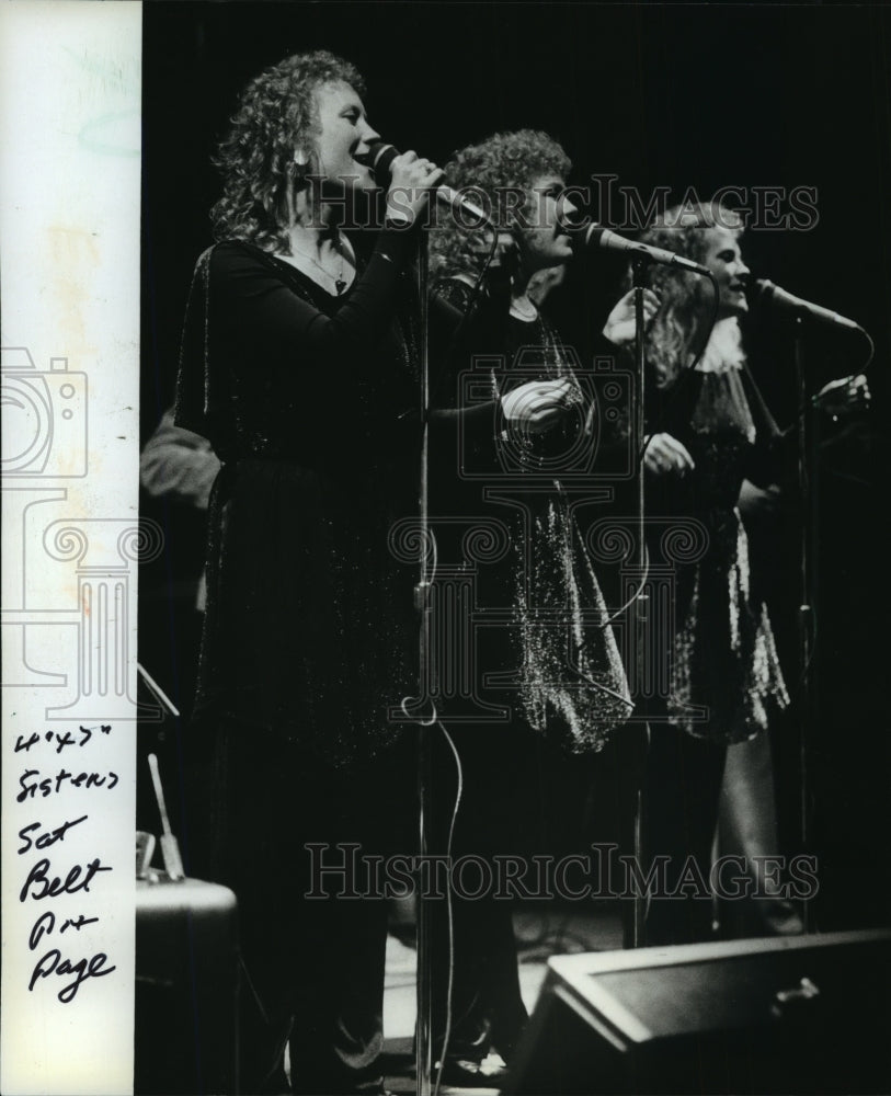 1982 Press Photo The Early Sisters perform at Summerfest in Milwaukee. - Historic Images