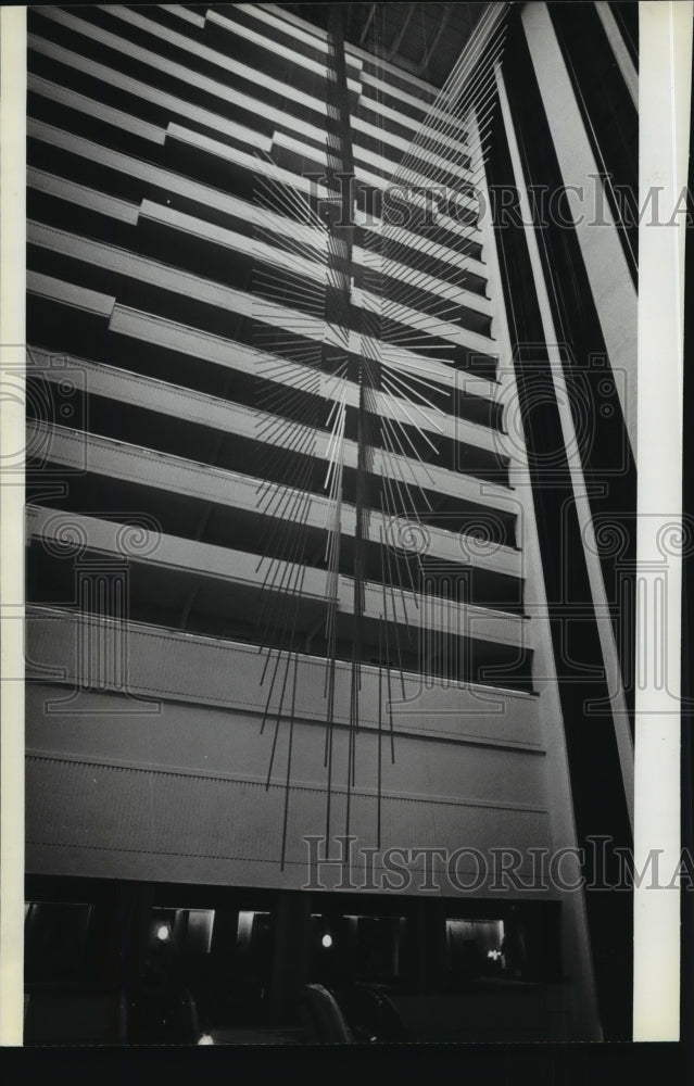 1980, Richard Lippold sculpture at Hyatt Regency Hotel. - mjp11313 - Historic Images