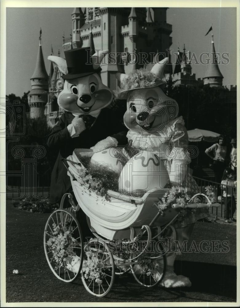 1985 Press Photo Mr. and Mrs. Easter Bunny at Walt Disney World Easter Parade.- Historic Images