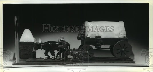 1983, Milwaukee artist Reverend Josephus Farmer's sculpture. - Historic Images