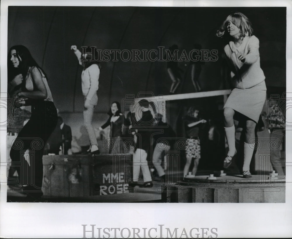 1966 Press Photo Performers at Milwaukee Sentinel Young America Stage Show. - Historic Images