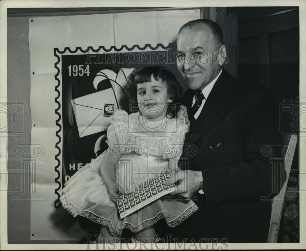 1954 Press Photo University of Wisconsin Professor Ray Dvorak and Carol Fields.- Historic Images
