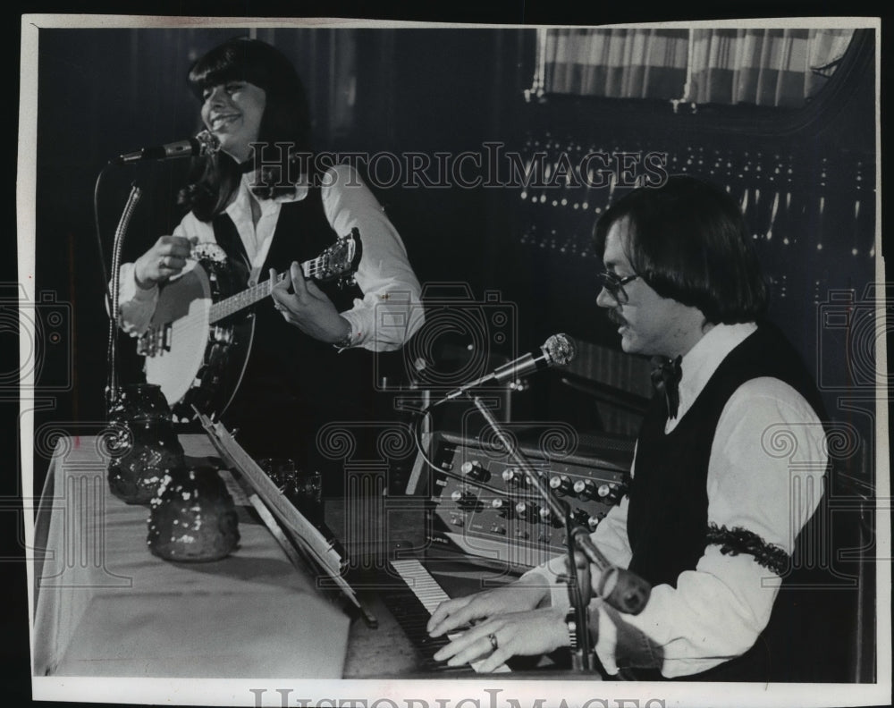 1977, Lisa and Gary Eichstaeadt on Banjo and Keyboard - mjp11712 - Historic Images