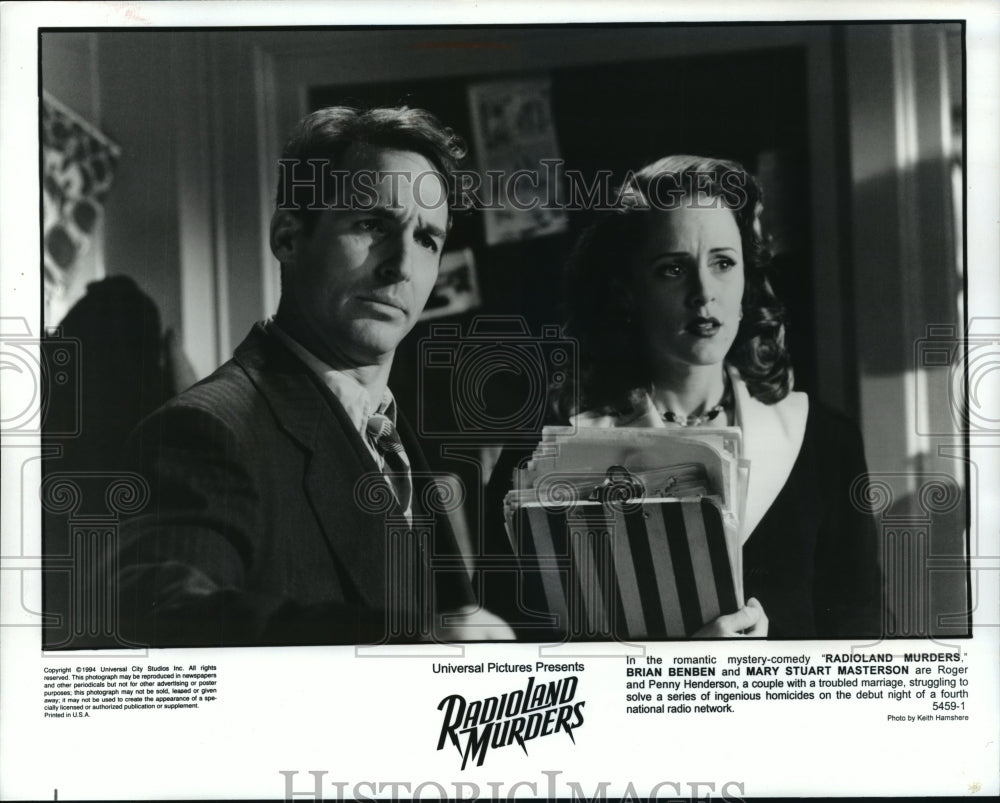 1994 Press Photo Brian Benben, Mary Stuart Masterson in &quot;Radioland Murders&quot; - Historic Images
