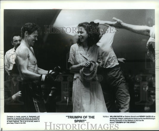 1990 Press Photo Actor Willem DaFoe, Wendy Gazelle in "Triumph of the Spirit" - Historic Images