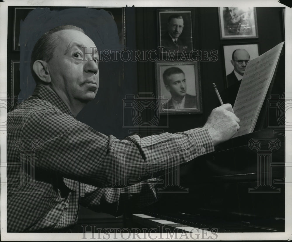 1952 Press Photo Composer Carl Eppert of Milwaukee for 70th Birthday at Keyboard - Historic Images