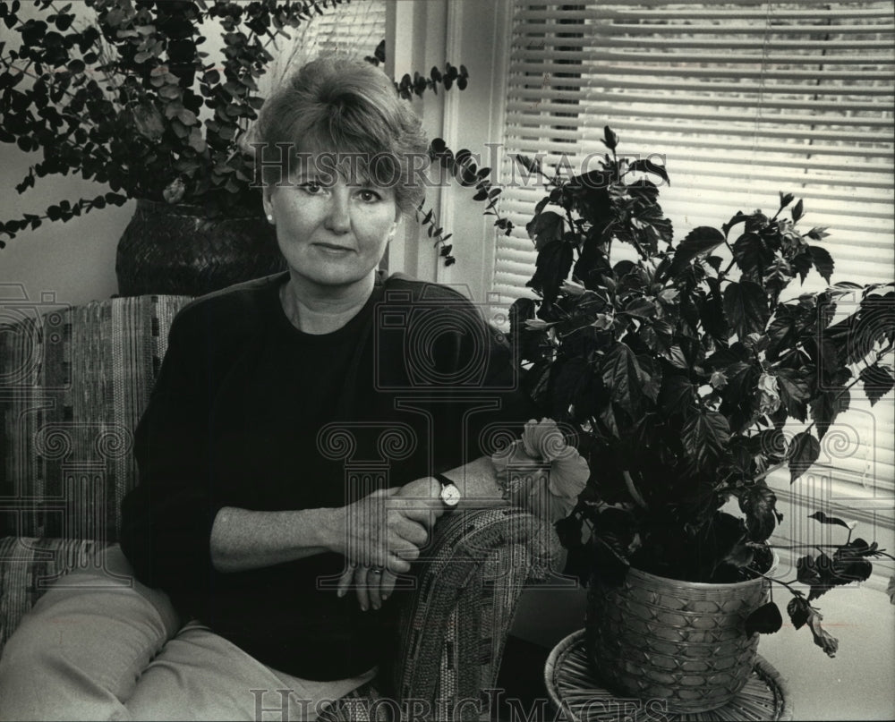 1989, Psychotherapist Patricia Falzett - mjp11814 - Historic Images