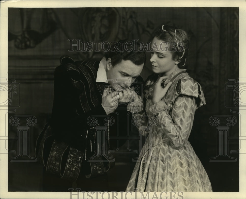 1939, Maurice Evans, Katherine Locke in &quot;Hamlet&quot; St. James Theatre - Historic Images