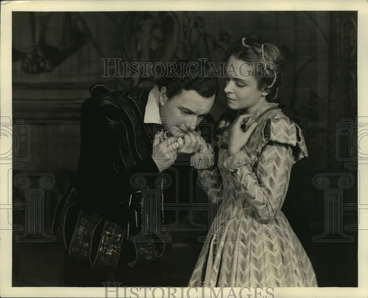 1939, Maurice Evans, Katherine Locke in "Hamlet" St. James Theatre - Historic Images