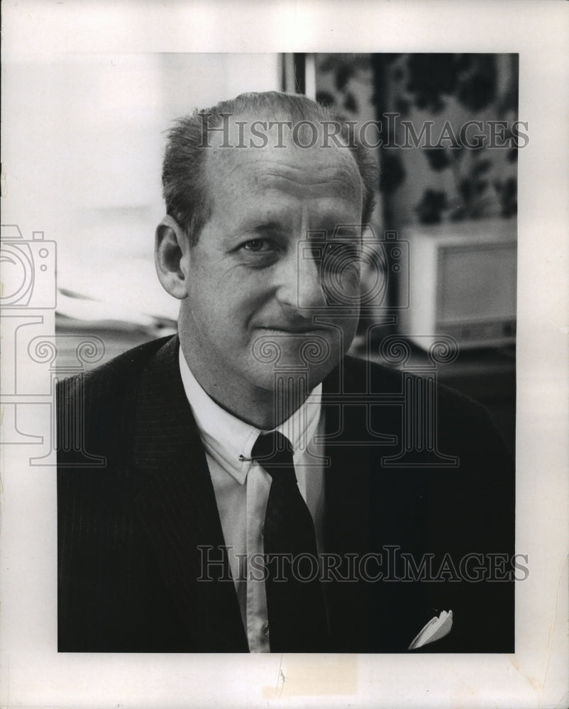 1970 Press Photo Osborn Elliott, Editor of Newsweek Magazine - mjp11859 - Historic Images