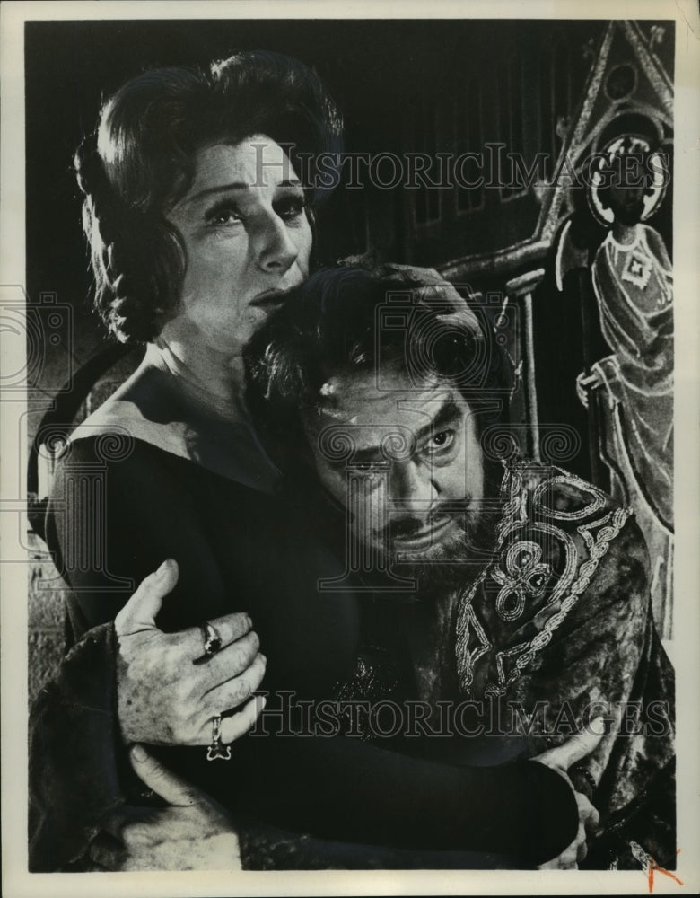 1981 Press Photo Actor Maurice Evans and Judith Evans in &quot;Macbeth&quot; - mjp11905 - Historic Images