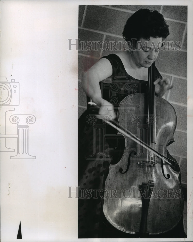 1964 Press Photo Cello Soloist Shirley Evans of Waukesha Symphony - mjp11940 - Historic Images