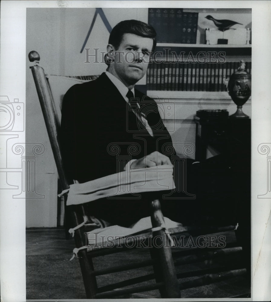 1984, Actor Mike Farrell as John F. Kennedy In "JFK: A One-Man Show" - Historic Images