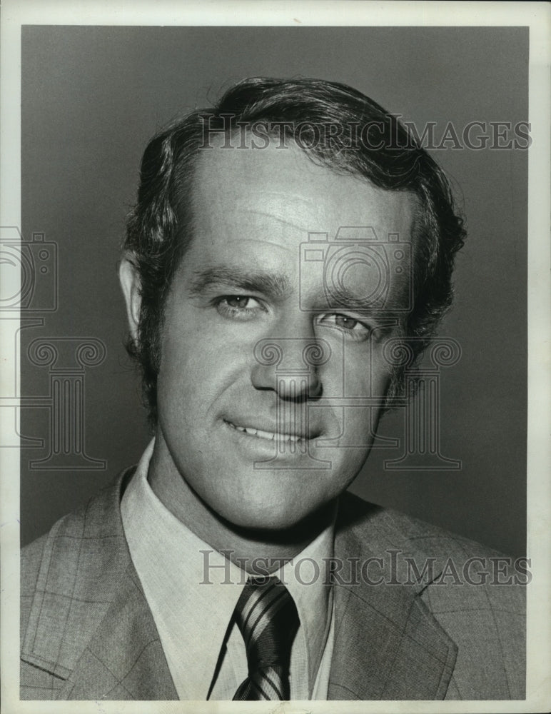 1982 Press Photo Actor Mike Farrell in &quot;The Man and the City&quot; ABC TV Series-Historic Images