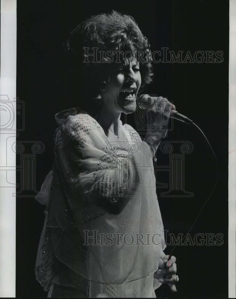 1976 Press Photo Donna Fargo at the Centre Stage - mjp12080 - Historic Images
