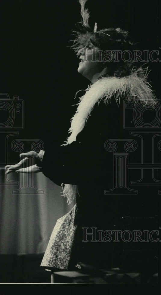 1985 Press Photo Opera Singer Mary Lou Fallis One-Woman Show, Uihlein Hall - Historic Images