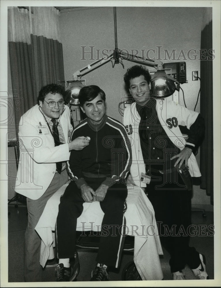 1984 Press Photo &quot;St. Elsewhere&quot; Cast Stephen Furst, Michael Dukakis NBC TV - Historic Images