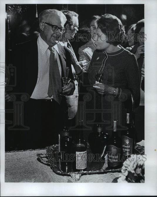 1975 Press Photo Clifton Fadiman - mjp12214 - Historic Images