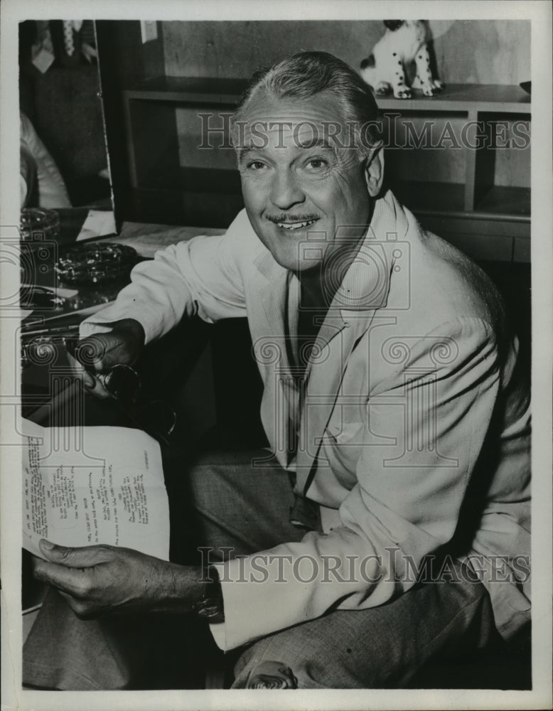 1957 Press Photo Actor Charles Farrell for NBC-TV&#39;s &quot;Charles Farrell Show&quot;-Historic Images