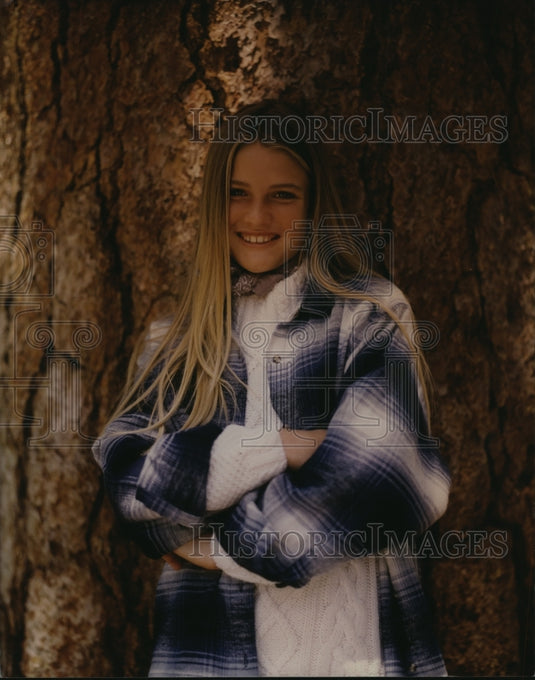 1993 Press Photo Limited Too Model Wearing Plaid Cotton Flannel Work Shirt - Historic Images