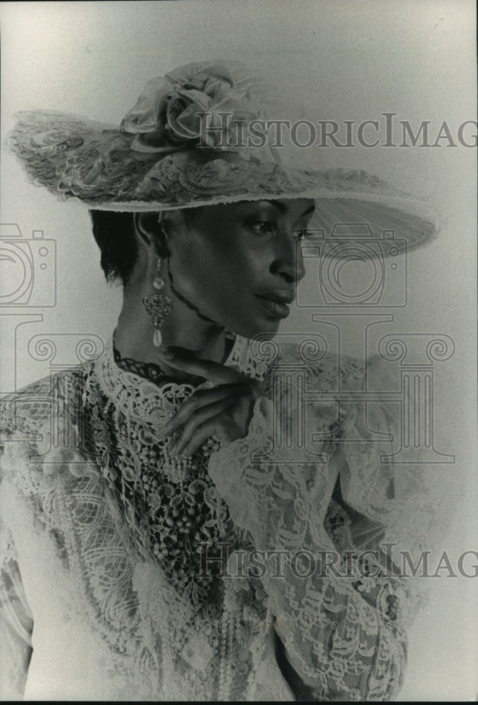 1992 Press Photo Custom-made silk hat features a wide brim and fabric flower - Historic Images