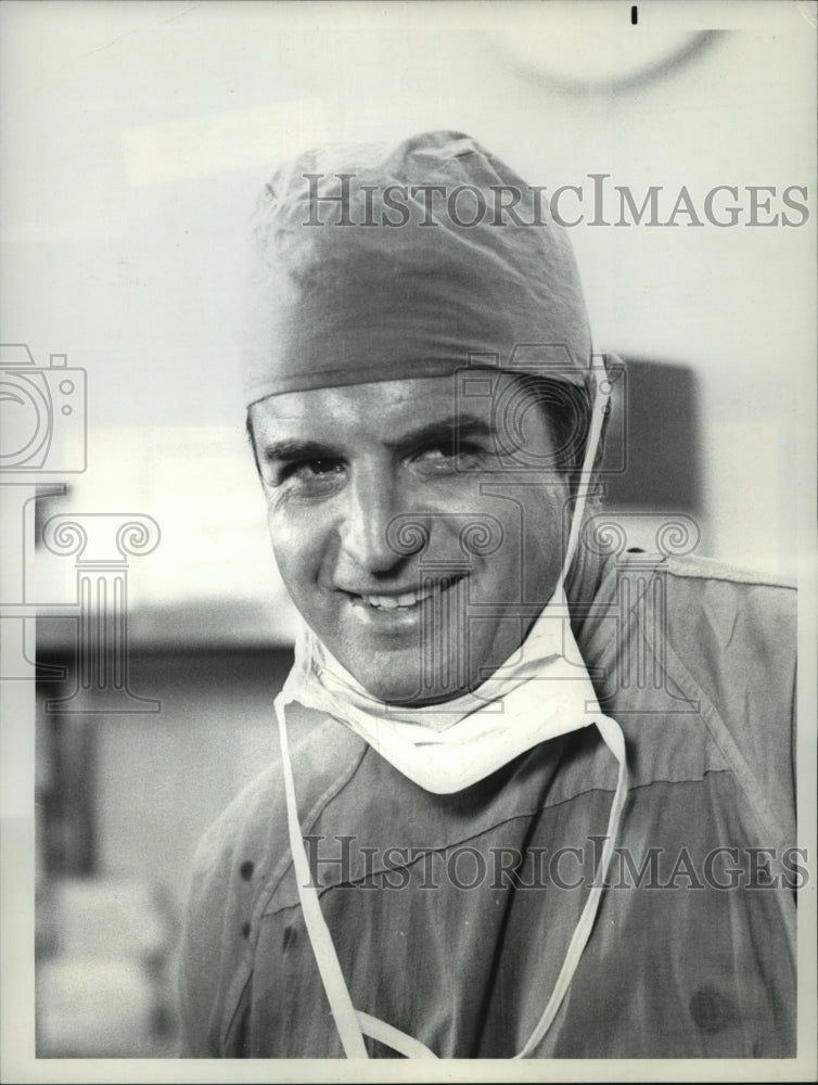 1975 Press Photo Vince Edwards in &quot;Test Case&quot; on NBC-TV&#39;s &quot;Medical Story&quot; - Historic Images