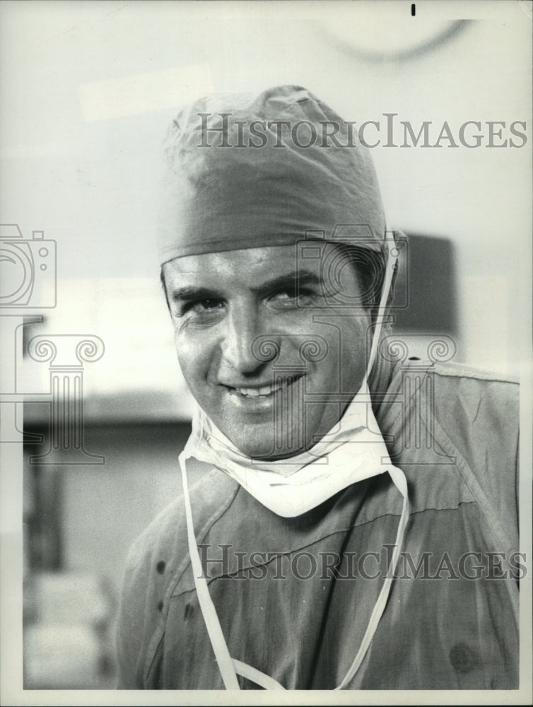 1975 Press Photo Vince Edwards in "Test Case" on NBC-TV's "Medical Story" - Historic Images