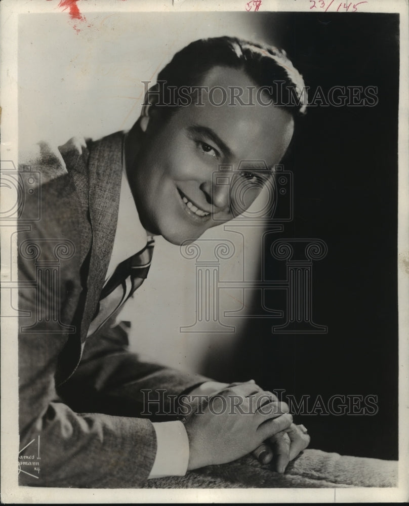 1945 Press Photo Ralph Edwards, emcee of &quot;Truth or Consequences&quot; - mjp12418 - Historic Images