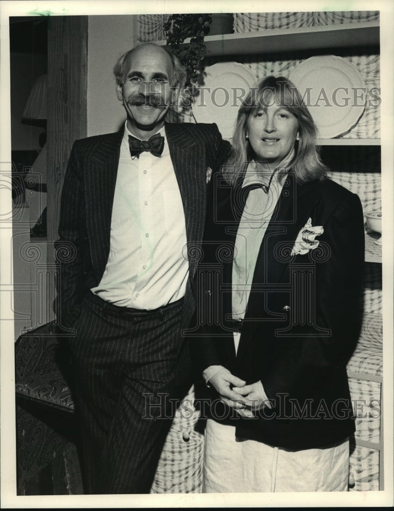 1987 Press Photo Morgan Rank &amp; Mary Emmerling, popular wallpaper designers - Historic Images