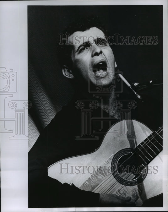 1964 Press Photo Folk Singer Ron Eilron for Milwaukee Vocational School - Historic Images