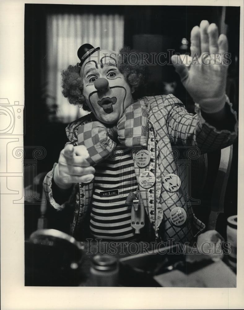1984, Wisconsin Professional Clown Dennis Erikson, aka &quot;Ding A. Ling&quot; - Historic Images