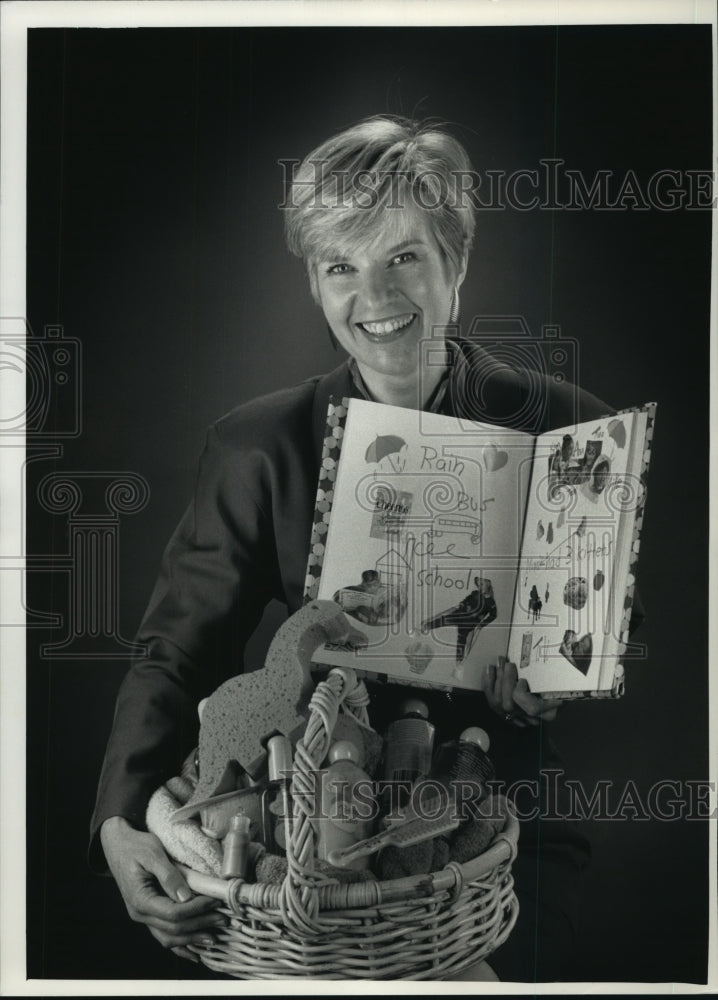 1992 Press Photo Donna Erikson, Author &quot;Prime Times Together... With Kids&quot; - Historic Images