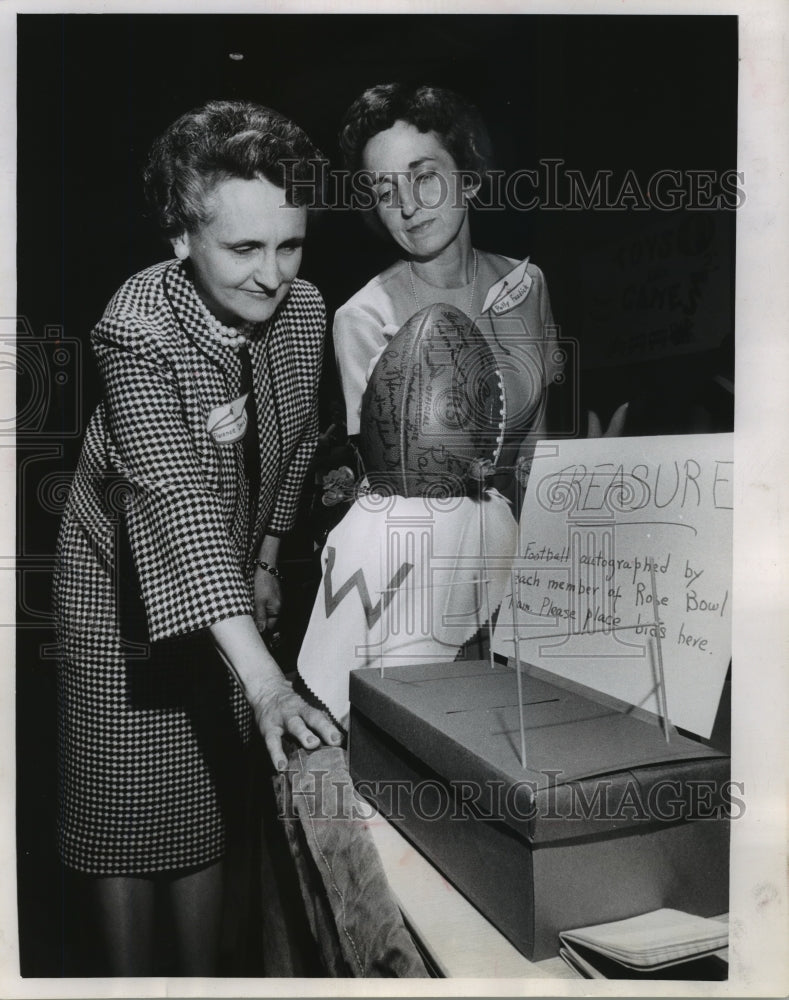 1967 Press Photo Mrs. Ray Dvorak examines Rose Bowl autographed football. - Historic Images