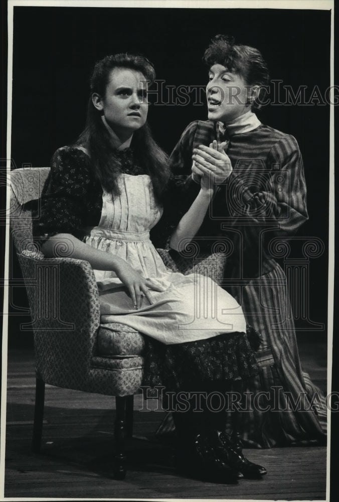 1988 Press Photo Catherine Giuntoli and Dawn Purpura in The Miracle Worker. - Historic Images