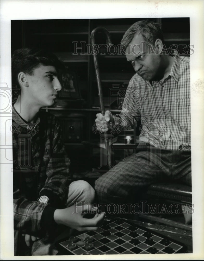 1994 Press Photo Actor Alan Atwood, Wesley Schultz in &quot;Pap&#39;s Place&quot; Play - Historic Images