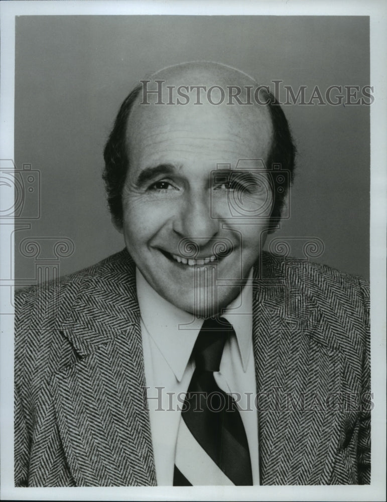 1984, Herb Edelman joins the cast of 9 to 5, on ABC. - mjp12708 - Historic Images