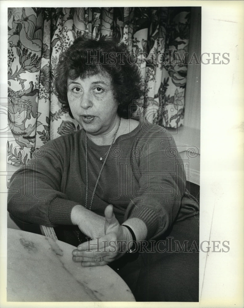 1980, Barbara Edelstein, doctor and author. - mjp12712 - Historic Images