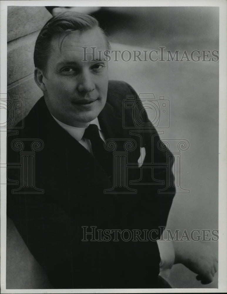 1974 Press Photo William Duvall, baritone opera singer from Milwaukee. - Historic Images