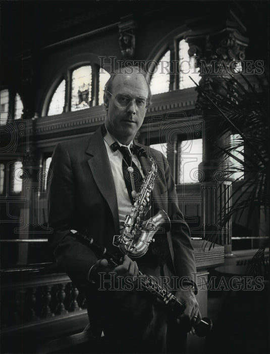 1991 Press Photo Chuck Engberg, architect, leads a jazz quartet for antique show - Historic Images