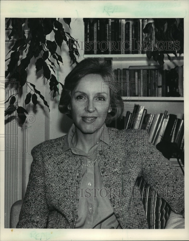 1985 Press Photo Author Susan Engberg in her East Side home. - mjp12796 - Historic Images