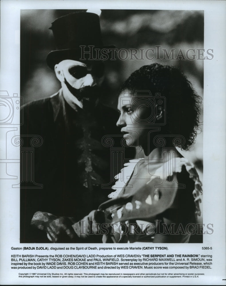 1987 Press Photo Badja Djola and Cathy Tyson in The Serpent and the Rainbow. - Historic Images