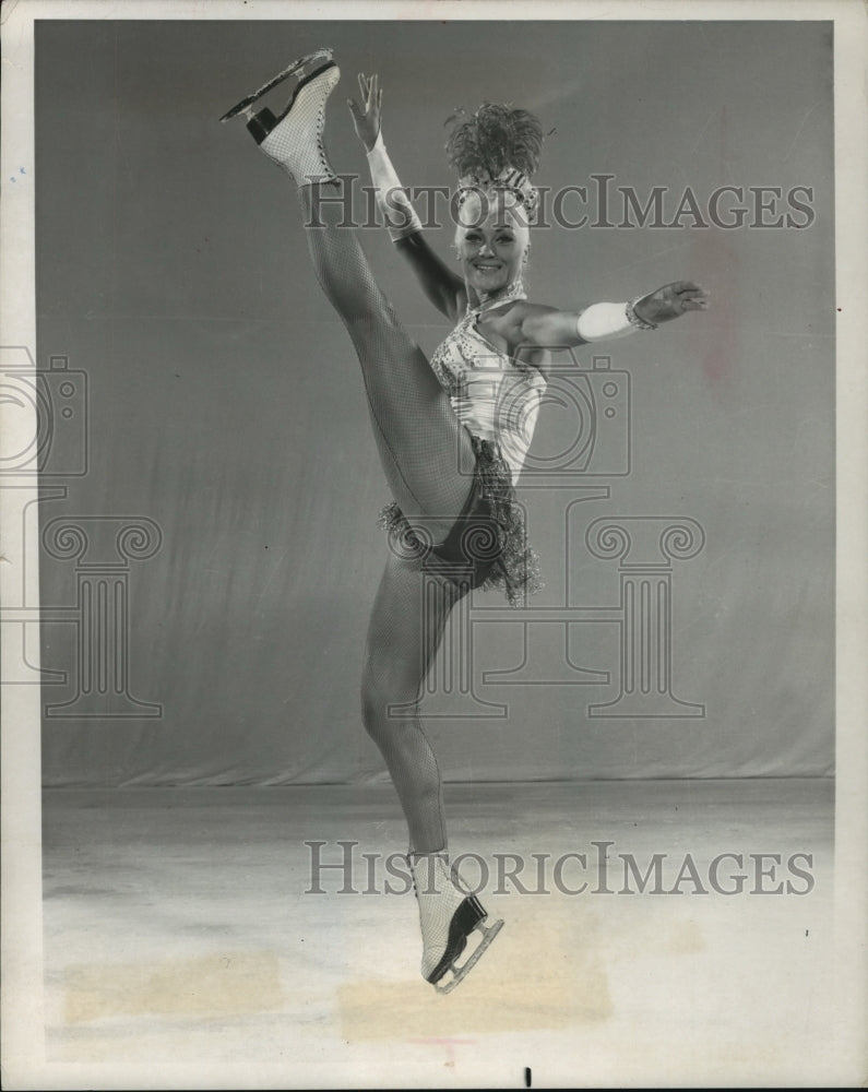1965 Press Photo Figure Skater Hanna Eigel for 20th Edition &quot;Holiday on Ice&quot; - Historic Images