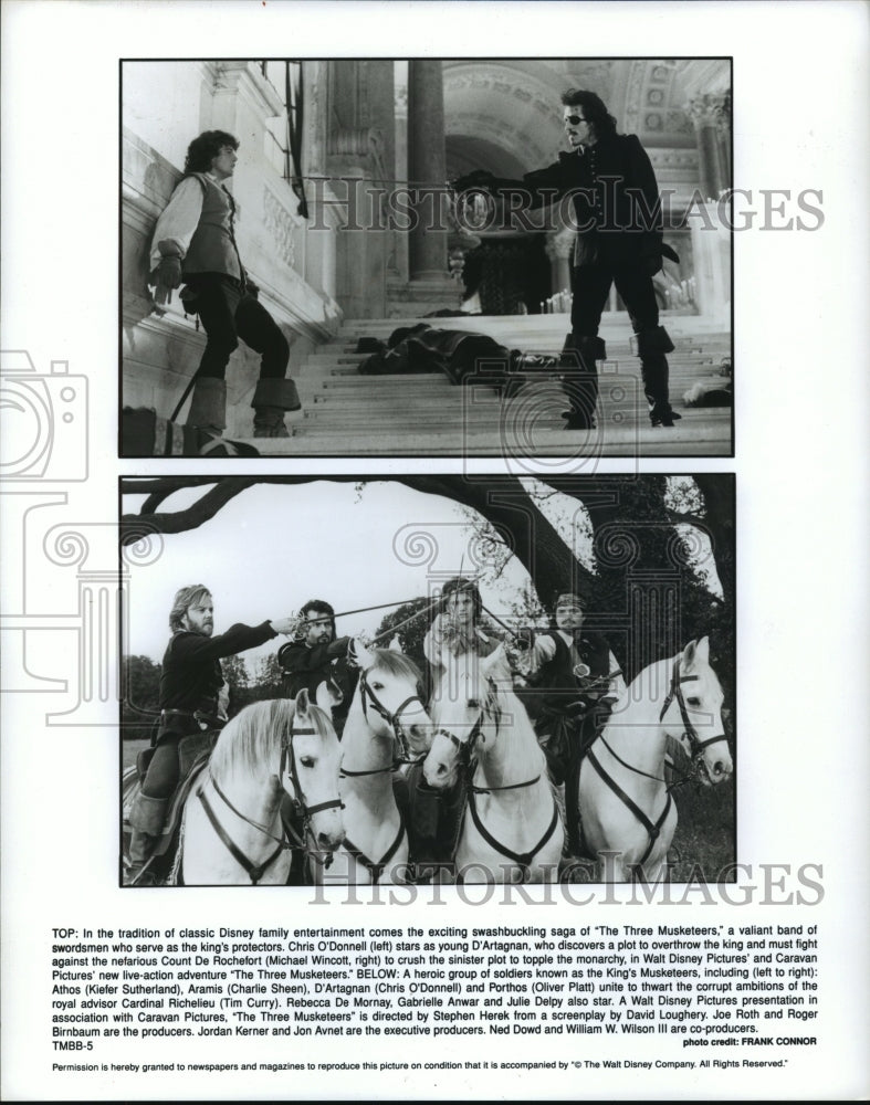 1993 Press Photo Kiefer Sutherland and Charlie Sheen in The Three Musketeers. - Historic Images