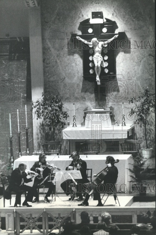 1981 Press Photo Fine Arts Quartet Performing at Christ King Catholic Church-Historic Images