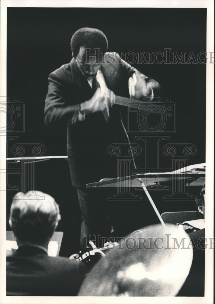 1989 Press Photo Conductor Harvey Felder, Milwaukee Orchestra - mjp13042 - Historic Images