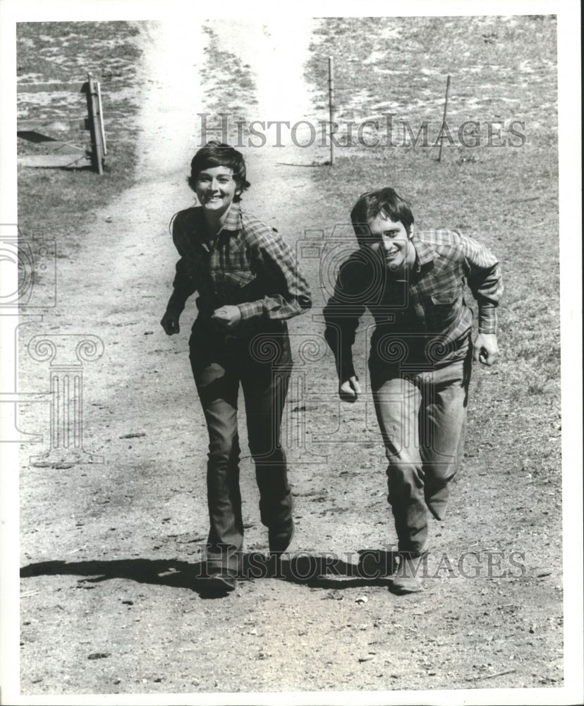 1969, Deirdre Flynn and Mike Douglas on set of Hail Hero. - mjp13294 - Historic Images