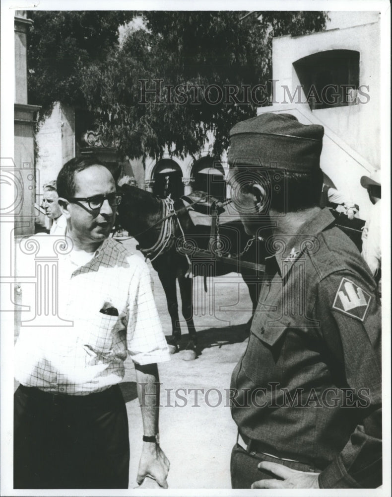 1967 Press Photo Mel Ferber talking to John Forsytte - mjp13317 - Historic Images