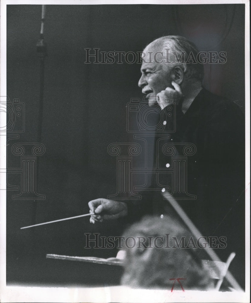 1958 Press Photo Arthur Fiedler conducts the Milwaukee Pops Orchestra. - Historic Images